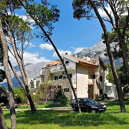 Pensión Nugal 3*