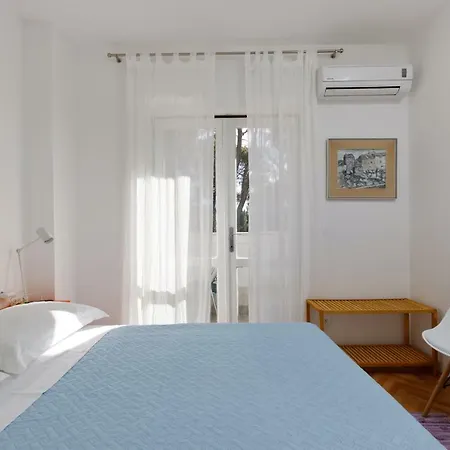 Nugal Πανσιόν Μακάρσκα