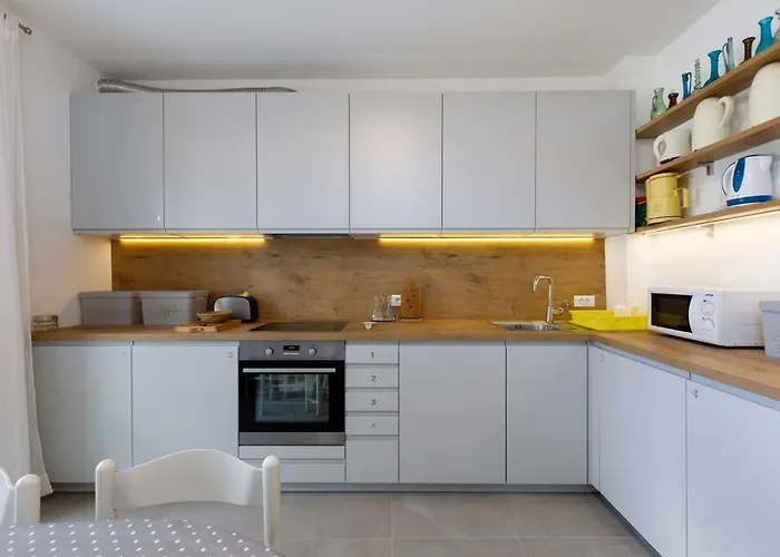 Nugal Макарська