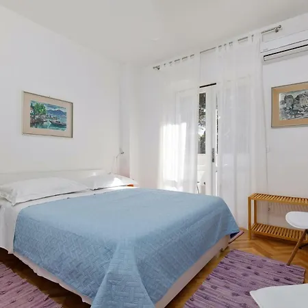 Nugal 3* Макарська