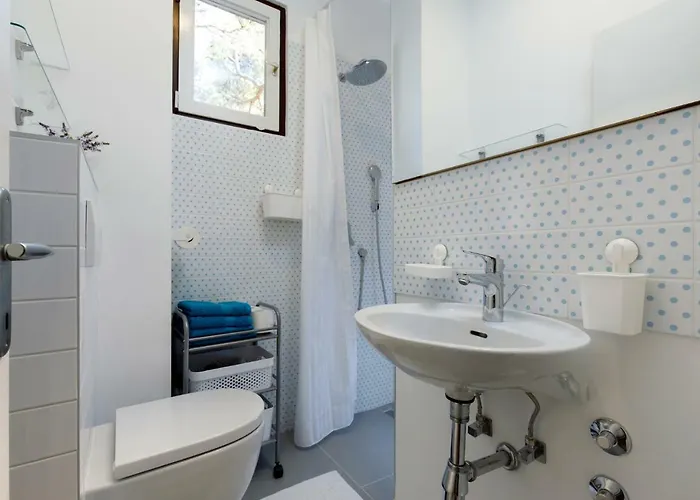 Nugal מאקרסקה